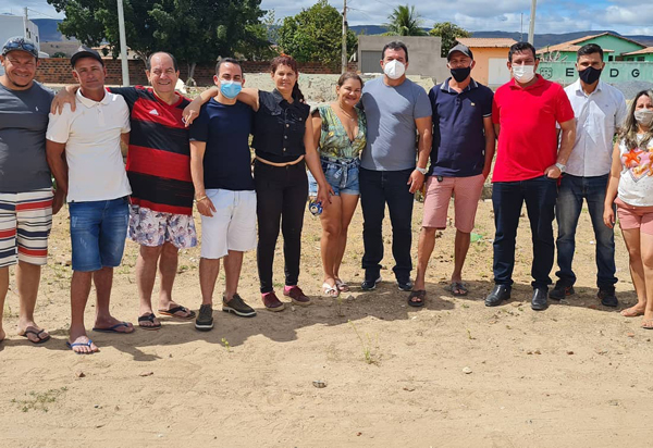 Deputado Marquinho Viana esteve presente na autorização das obras de uma quadra poliesportiva coberta em Tranqueiras, Ituaçu