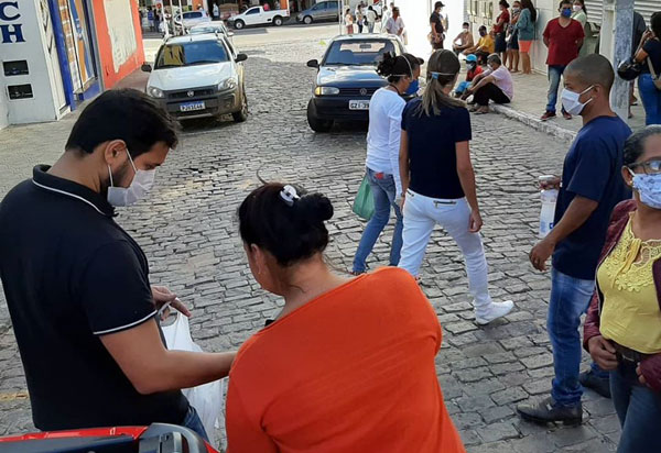 Brumado: blitz fiscaliza o cumprimento da obrigatoriedade do uso de máscaras 