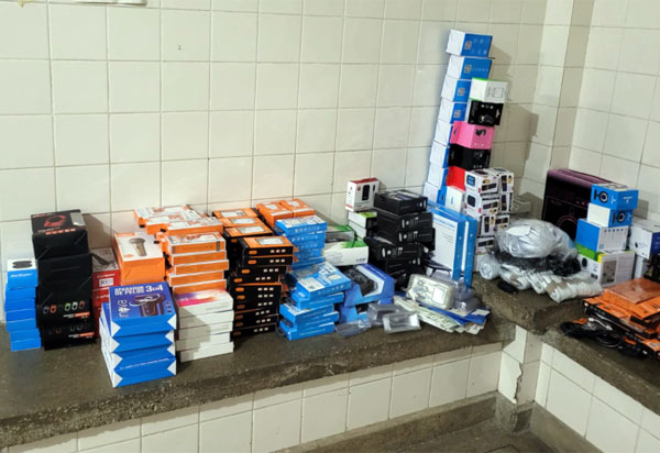 Brumado: PRE apreende eletroeletrônicos importados com provável origem de descaminho