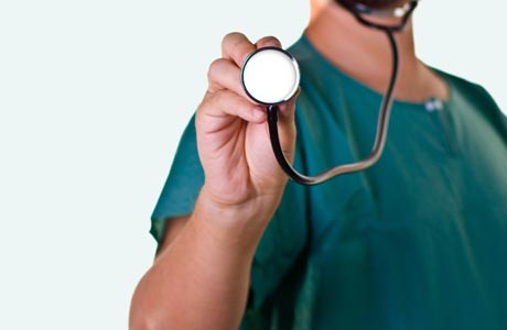 Governo desiste de dois anos a mais no curso de medicina