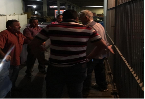 Em visita ao Mercado Municipal de Brumado, prefeito autoriza a reforma dos sanitários públicos