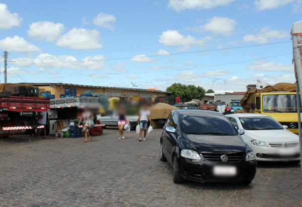 Criança de 05 anos é deixada trancada dentro de carro em Brumado; agentes do SMTT realizaram o resgate