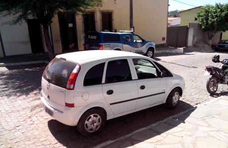 POLÍCIA DE ARACATU RECUPERA VEÍCULO ROUBADO