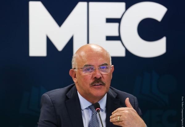 PF prende ex-ministro da Educação Milton Ribeiro durante investigação de esquema para liberação de verbas do MEC