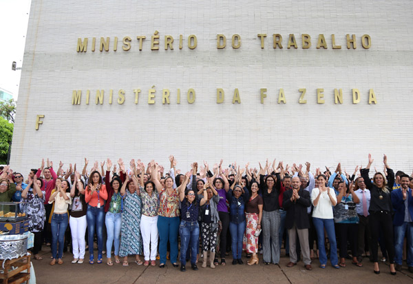 Servidores fazem manifestação em defesa da permanência do Ministério do Trabalho