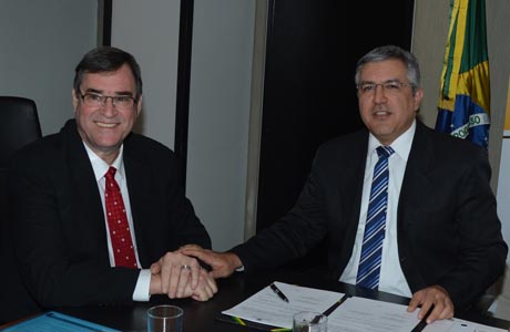 Ministério anuncia vinda de 4 mil médicos cubanos até o fim do ano