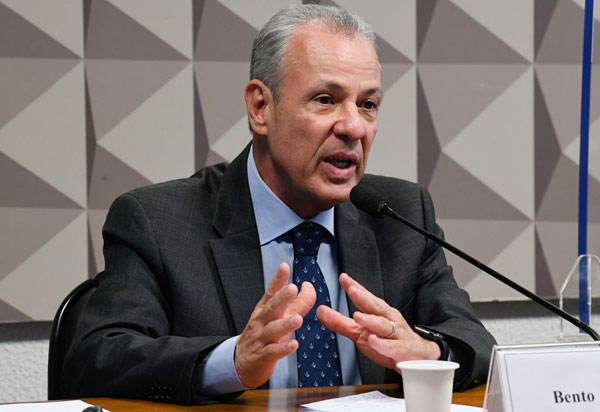 'Preço do petróleo ainda vai subir mais', diz ministro de Minas e Energia