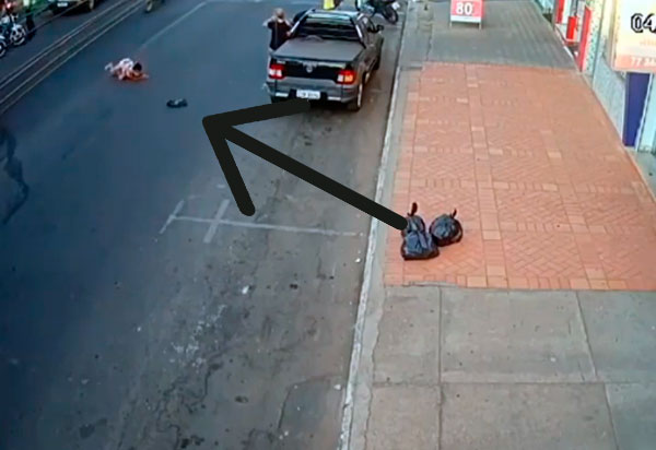 Brumado: Mulher é tropelada por motociclista na Avenida Antônio Mourão Guimarães 