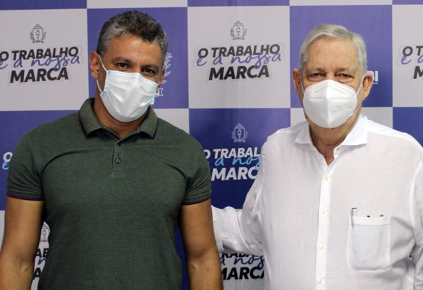 Vice-prefeito Arnaldo Azevedo assume interinamente por 10 dias a Prefeitura de Guanambi