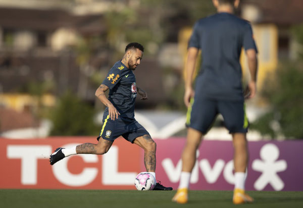 De olho na Bolívia, Seleção Brasileira faz primeiro treino na Granja Comary