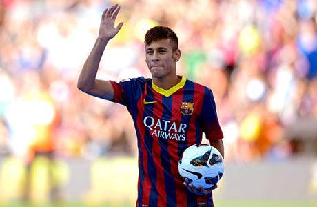 SEGUI O CORAÇÃO: NEYMAR É APRESENTADO NO BARCELONA