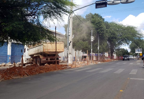 Prefeitura de Brumado divulga nota de esclarecimento a cerca da derrubada das árvores da região da antiga Cesta do Povo