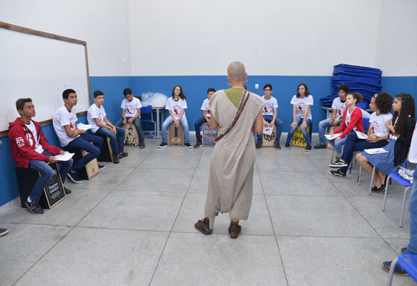 Oficinas musicais são encerradas com apresentação em escola municipal de Brumado