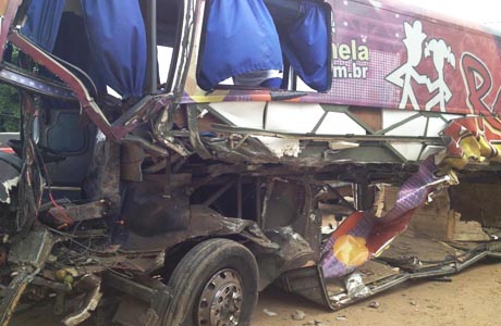 RASTA CHINELA: ACIDENTE COM ÔNIBUS DEIXA 8 FERIDOS