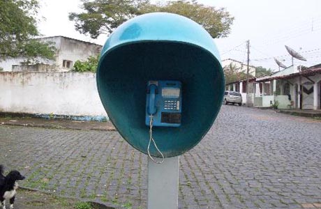 BRUMADO: ORELHÕES LIBERADOS PARA TELEFONAR DE GRAÇA