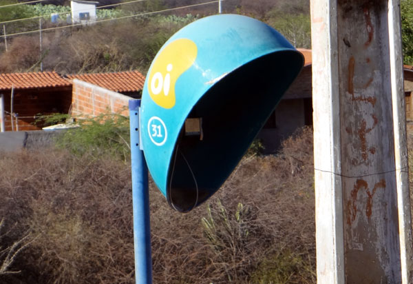 Anatel determina ligações gratuitas em orelhões da Oi em 11 estados