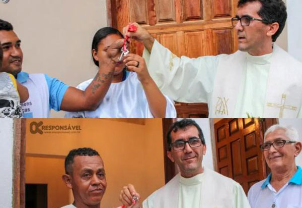 Padre entrega casas construídas com dinheiro do dízimo para famílias carentes de Macarani