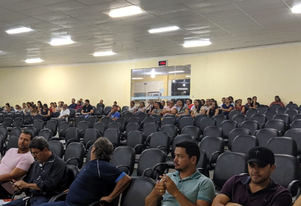 Brumado: grupos de Pais de alunos das Escolas de Tempo Integral se manifestam na Câmara contra obrigatoriedade dos filhos em regime 100% integral 