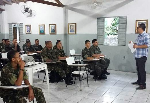 Brumado: Juiz Genivaldo Alves Guimarães ministrou no Tiro de Guerra palestra sobre prevenção do uso de drogas