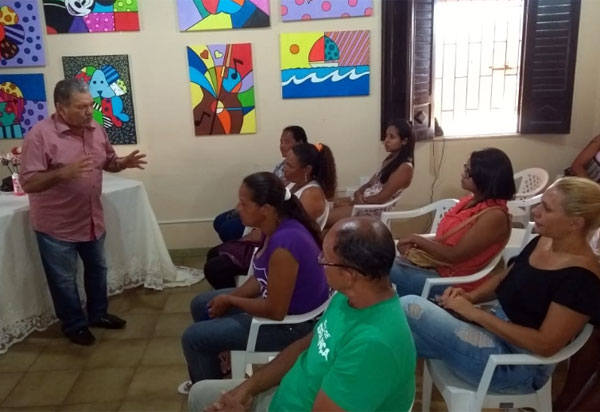 Brumado: CREAS Chico Xavier promoveu encontro entre pais, mães e responsáveis, houve palestra com Manoel Gonçalves