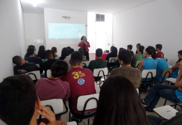 Centro Educacional Monteiro Lobato promoveu palestra 'Incentivos aos estudos e dar sentido à vida'