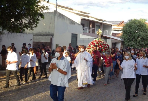 Comunidade Santa Rita de Cássia, em Brumado-BA, celebra a sua padroeira