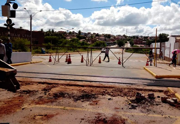 Brumado: trânsito na passagem da linha férrea próximo ao Sac será liberado nesta sexta (25)