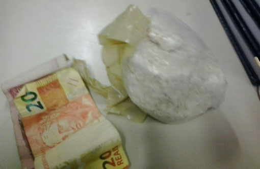 Brumado: Caesg prende mulher com pasta base de cocaína