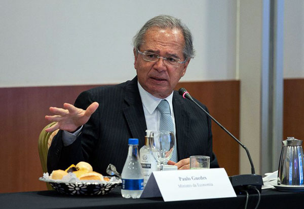 Guedes: auxílio emergencial pode ser renovado se pandemia continuar