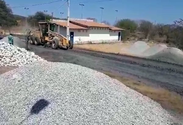 Em apoio a Associação Comunitária do Campo Seco, RHI Magnesita viabiliza construção da sede da associação e pavimentação de trecho da comunidade