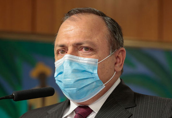 Ministro da Saúde diz que vacina de Oxford é a melhor opção até agora