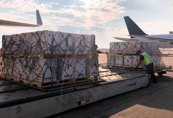 Mais de 3,6 milhões de vacinas da Pfizer chegam ao Brasil