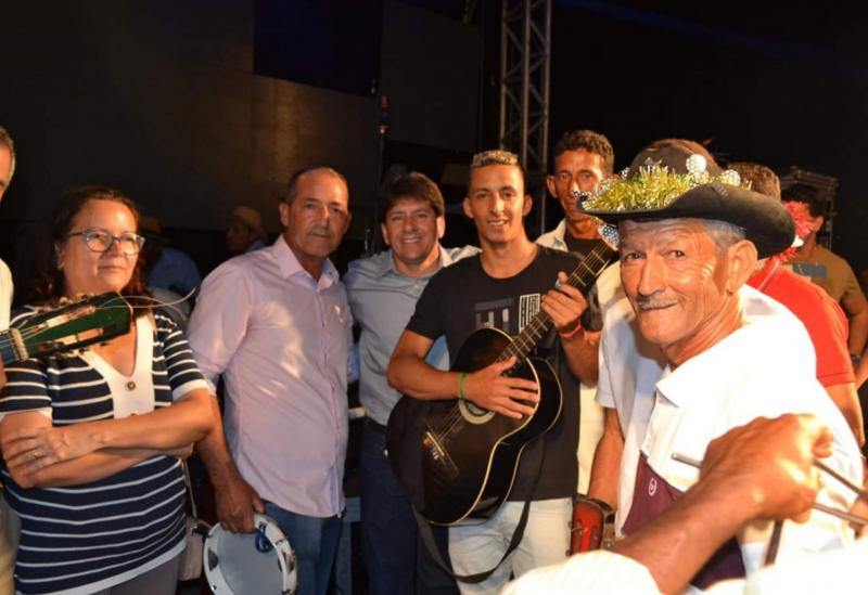 Mantendo a tradição, festival de Terno de Reis é realizado com sucesso em Aracatu