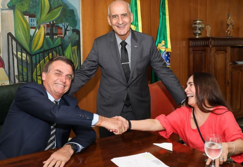 Regina Duarte aceita convite para ser secretária de Cultura