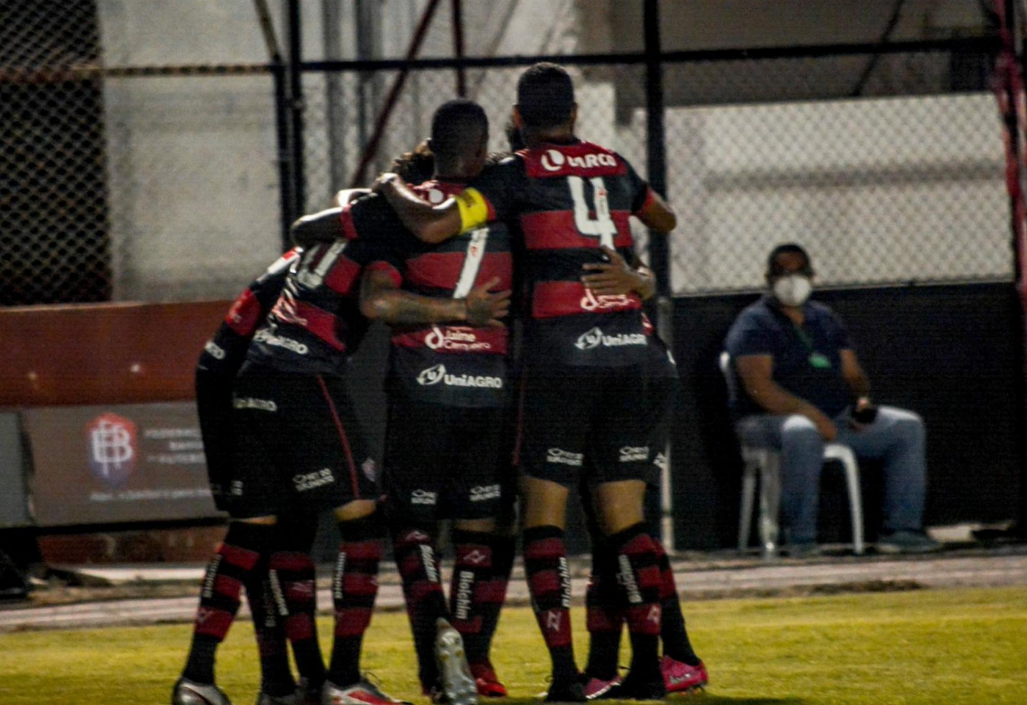 UNIRB e Vitória empatam na estreia do Baianão