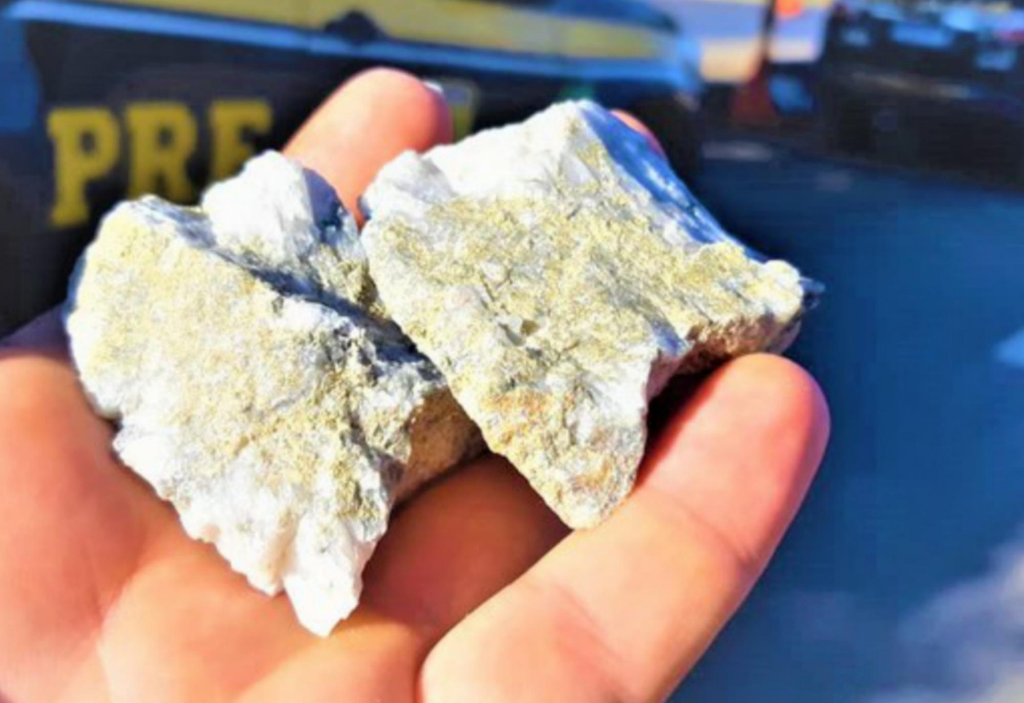 PRF na Bahia apreende ouro bruto escondido dentro de piscina inflável