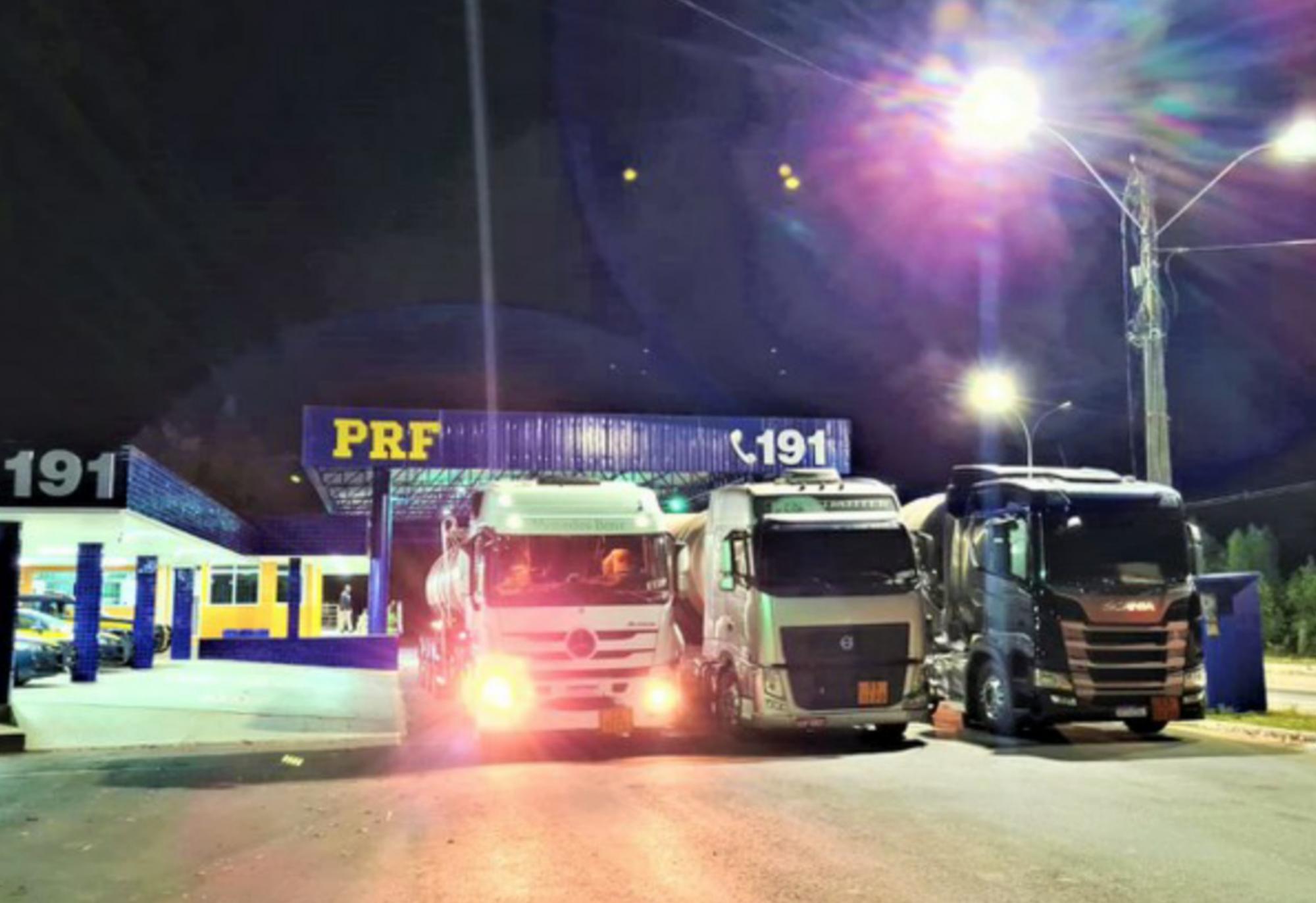 PRF apreende comboio de carretas transportando mais de 125.000 litros de álcool irregular em Vitória da Conquista (BA)