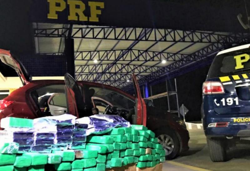 PRF apreende carro recheado de drogas em Vitória da Conquista
