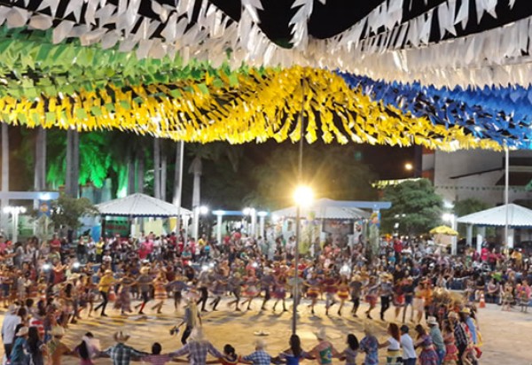 Brumado: escolas municipais deram show na praça da prefeitura 