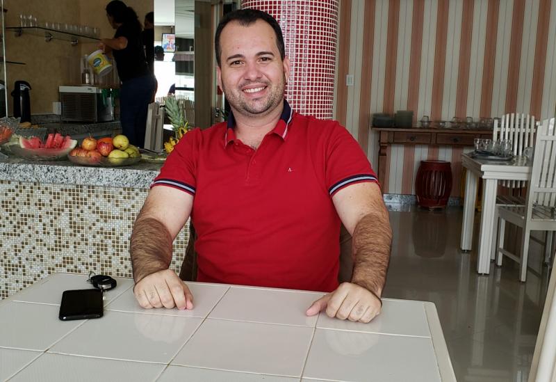 Representando o deputado federal João Roma, o assessor parlamentar Stênio Donato fala sobre o mandato do parlamentar e benefícios para os municípios da região