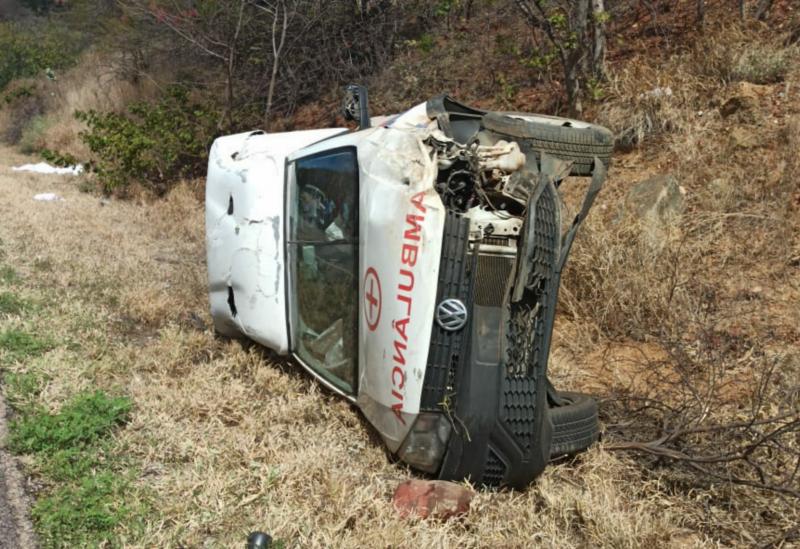 Pai e filho morrem após ambulância capotar entre Livramento e Dom Basílio 