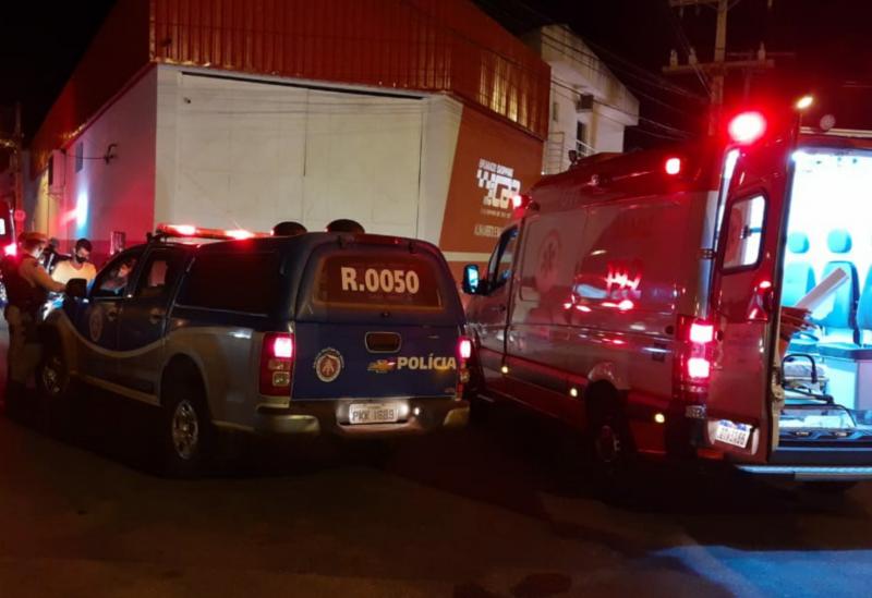 Brumado: Motociclista fica ferido após moto colidir contra carro na Avenida Centenário