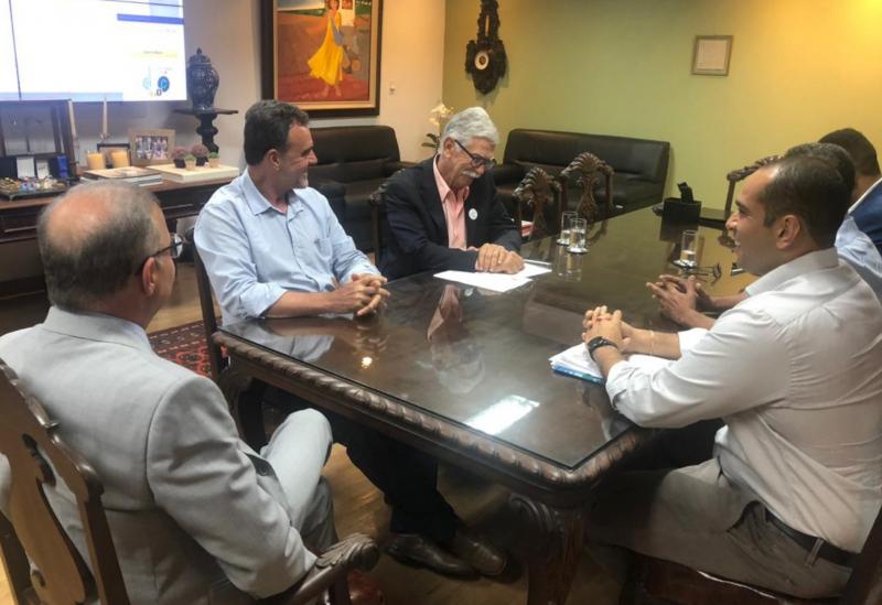 Em encontro com o secretário Fábio-Villas, prefeito de Brumado recebe a garantia da instalação da Policlínica 