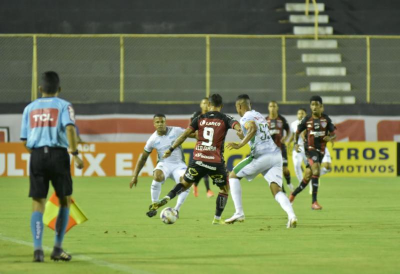 Vitória cede empate no Barradão e permanece na 13ª colocação