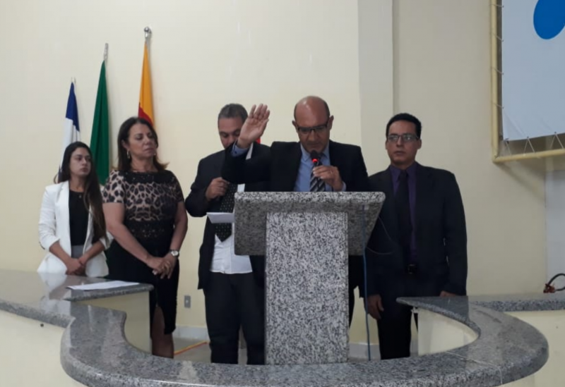 Brumado: Legislativo empossa em sessão solene suplente do vereador Dudu Vasconcelos