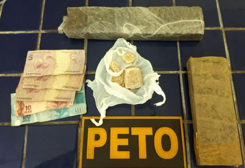 Brumado: dois homens são presos após serem flagrados com drogas nas proximidades do Mercado Municipal