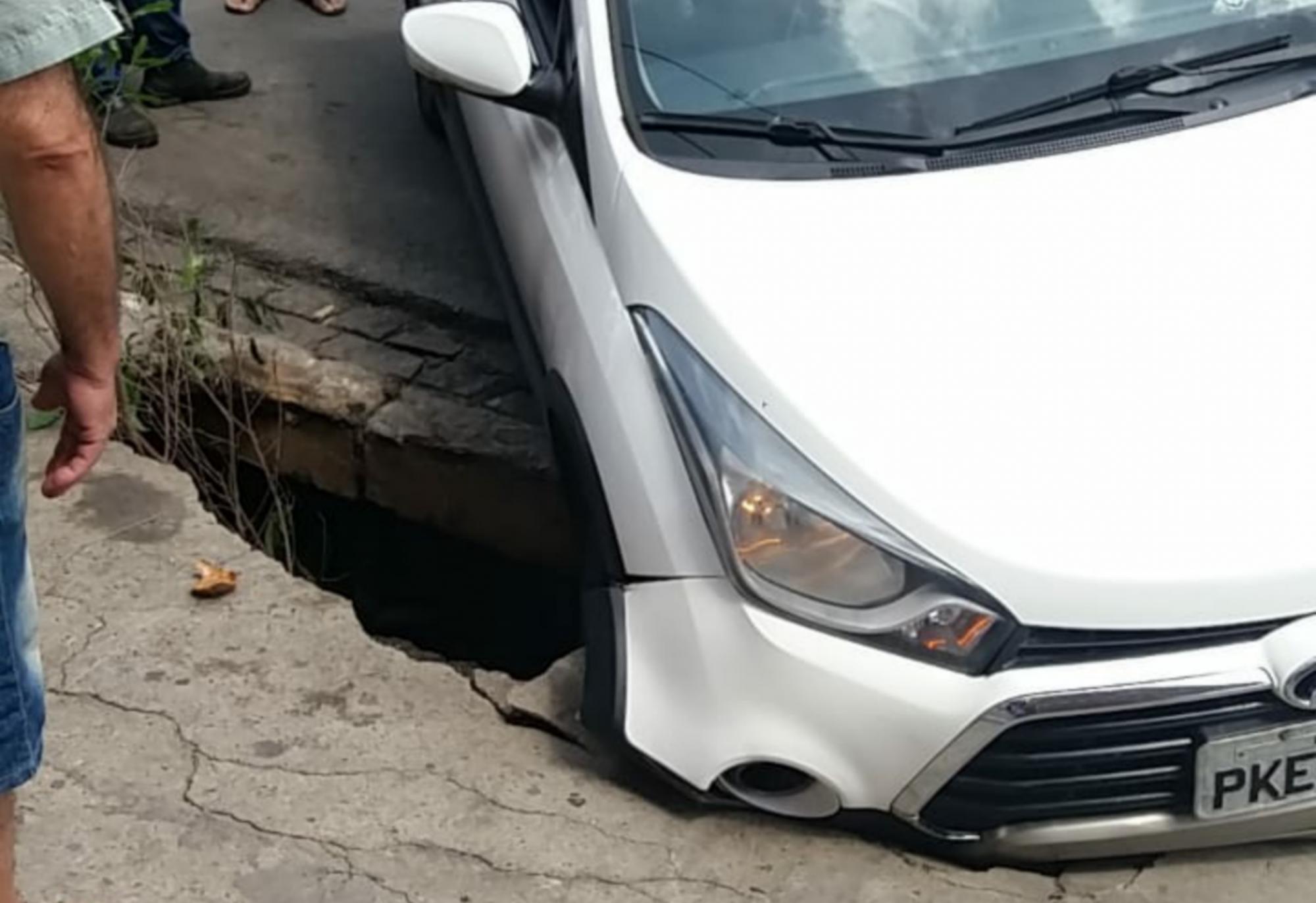 Brumado: Buracos espalhados pela cidade causam transtornos a população; vários acidentes são registrados