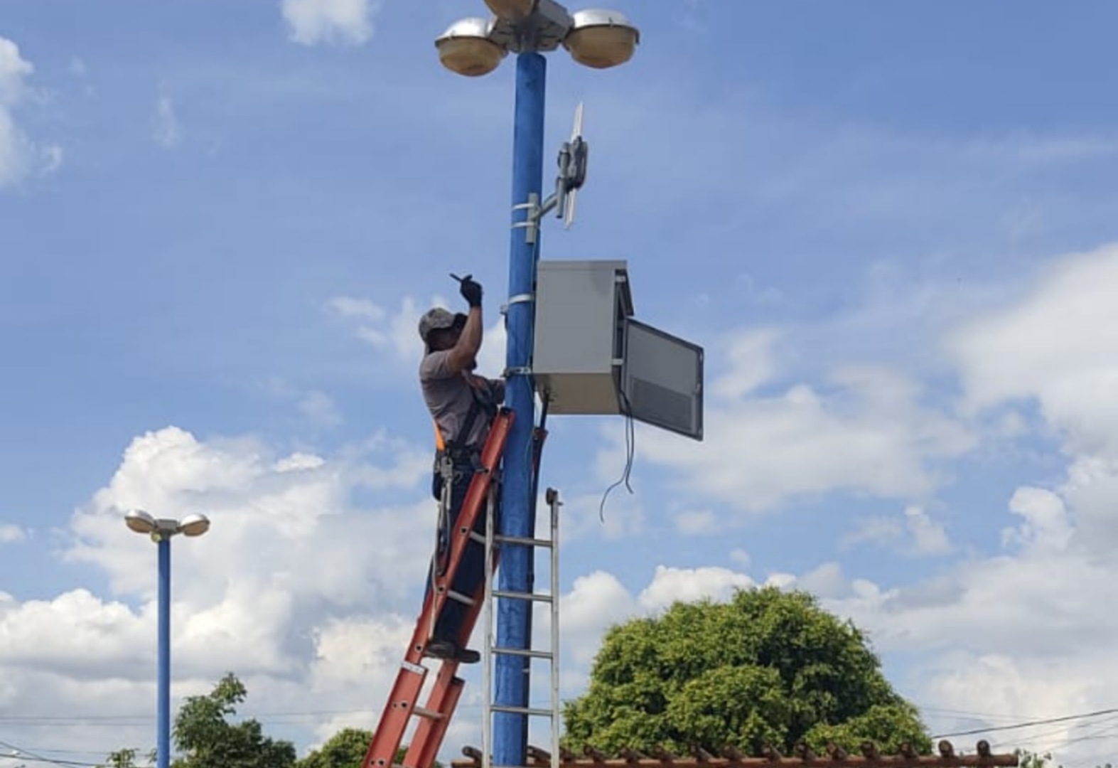 Ivana e Valmir levam sinal de Wi-fi para praças de Feira da Mata
