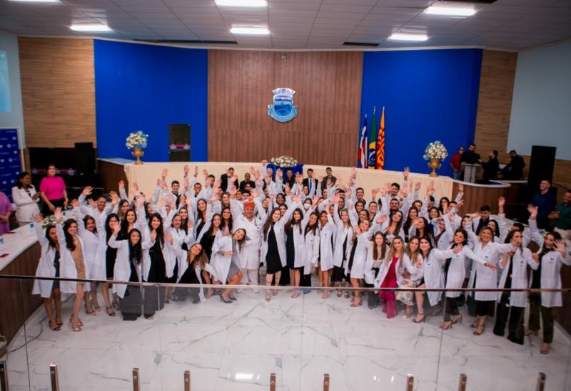 Cerimônia do Jaleco marca início da formação da primeira turma de Medicina em Brumado