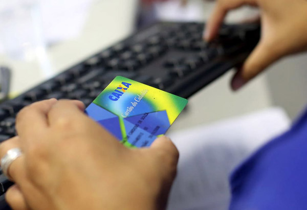 Trabalhadores nascidos em outubro podem sacar o PIS a partir de hoje